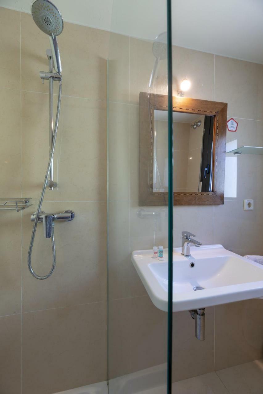 Alberana Hostel *